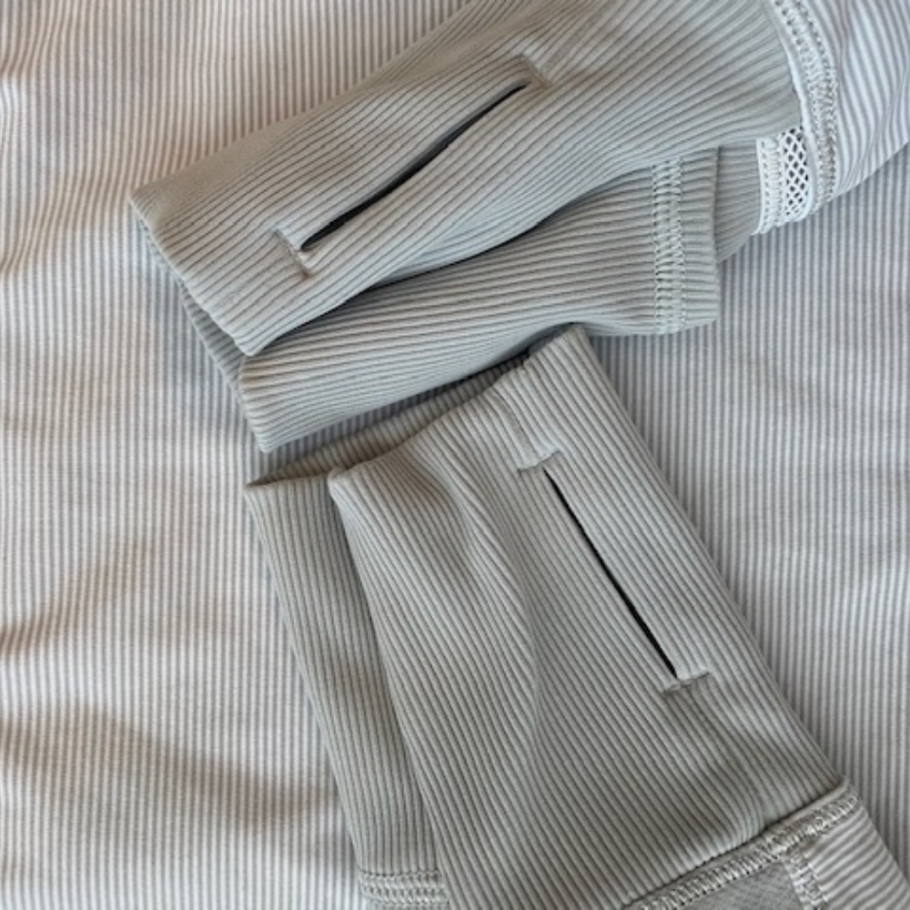 Lululemon Half Zip Pullover - Picture 4 of 5